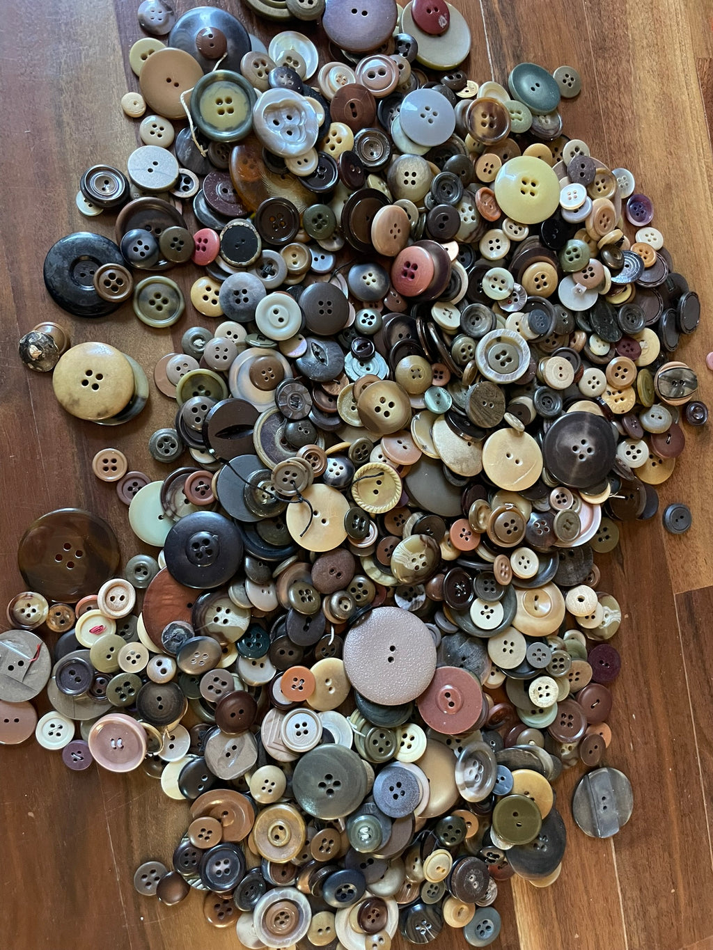 Bulk Buttons: Brown/Medium Tones