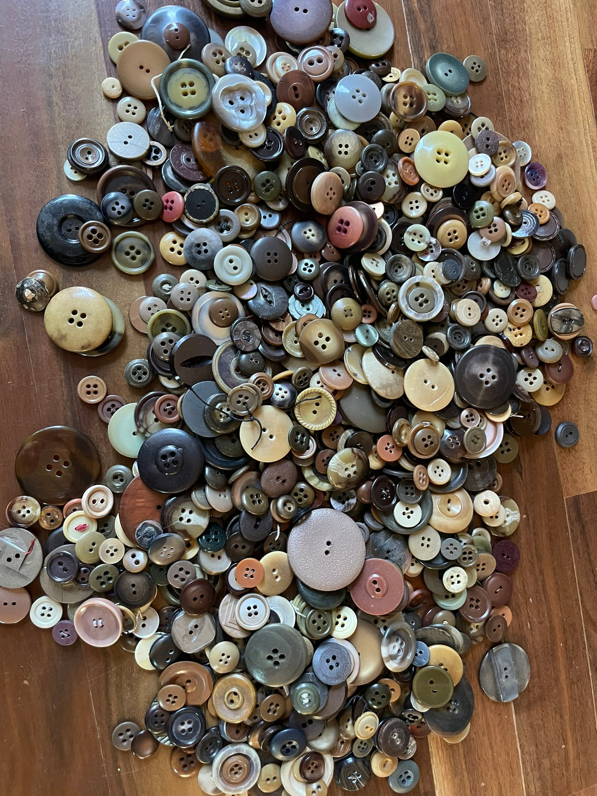 Bulk Buttons: Brown/Medium Tones