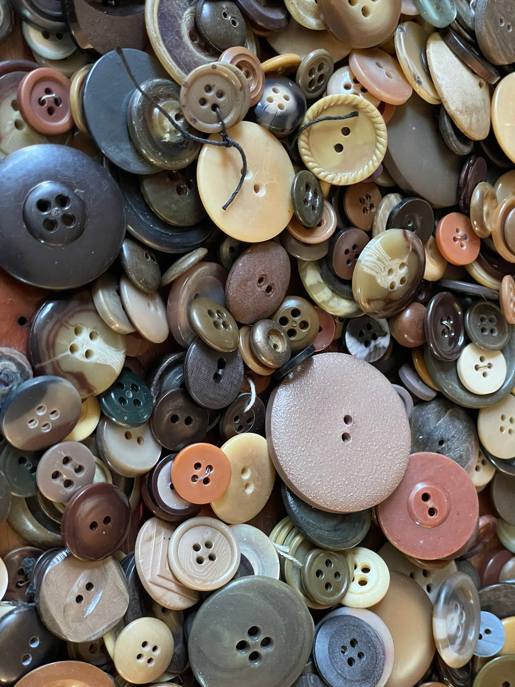 Bulk Buttons: Brown/Medium Tones