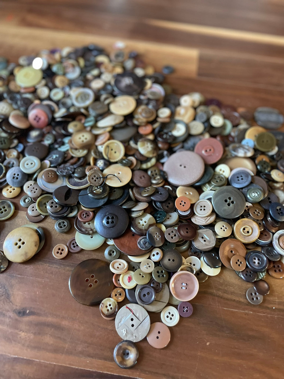 Bulk Buttons: Brown/Medium Tones