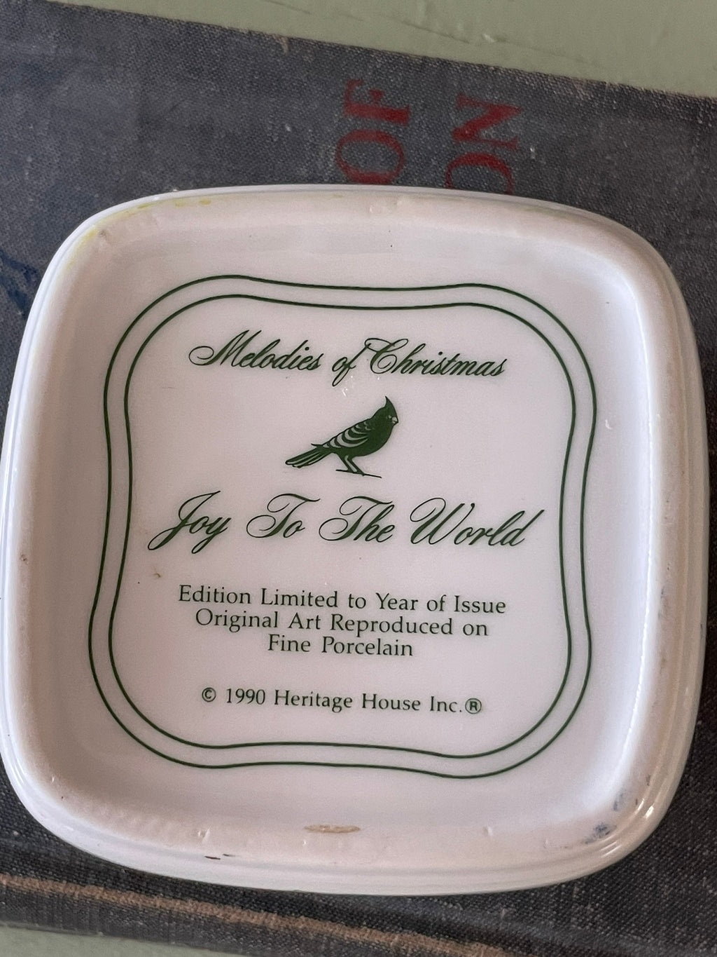Heritage House Melodies of Christmas Music Box