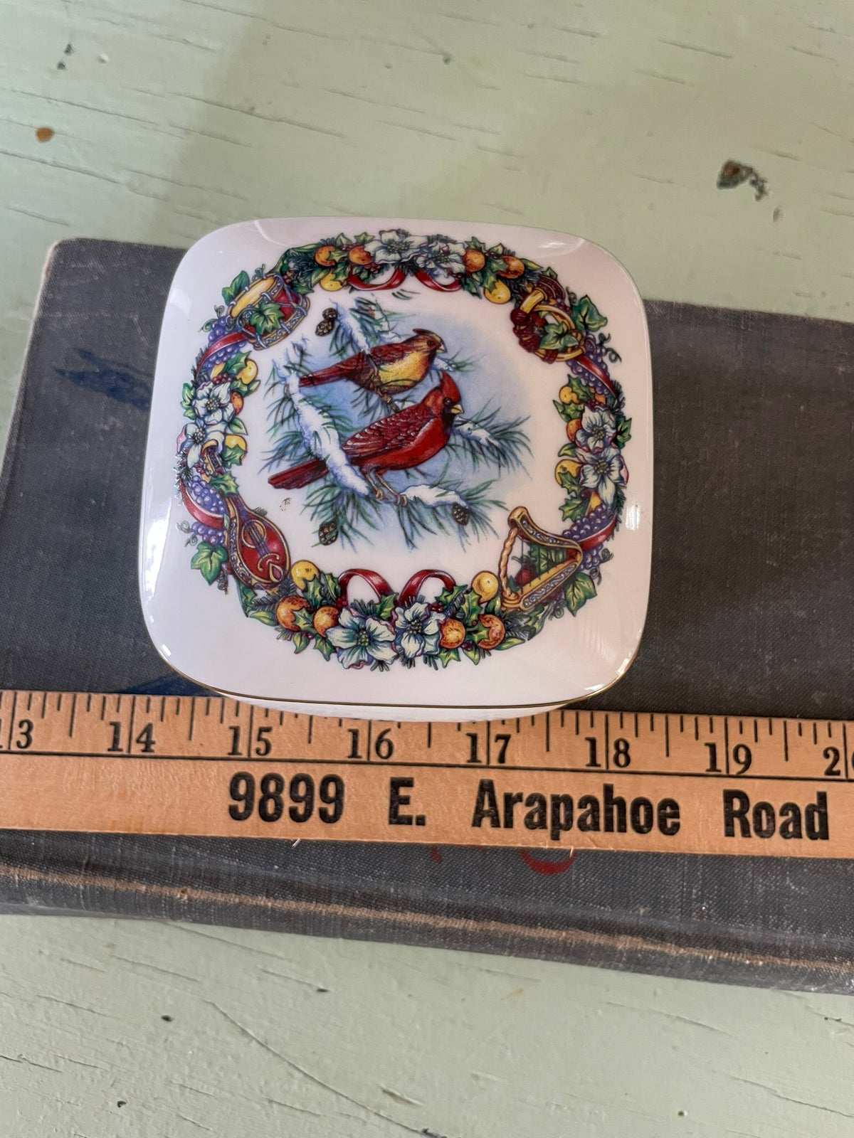 Heritage House Melodies of Christmas Music Box