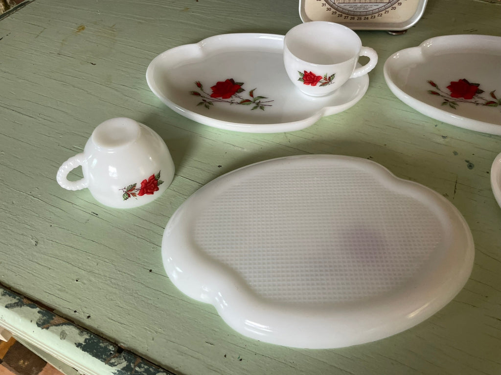 Federal Glass Rosecrest Snack Set – Set of 4
