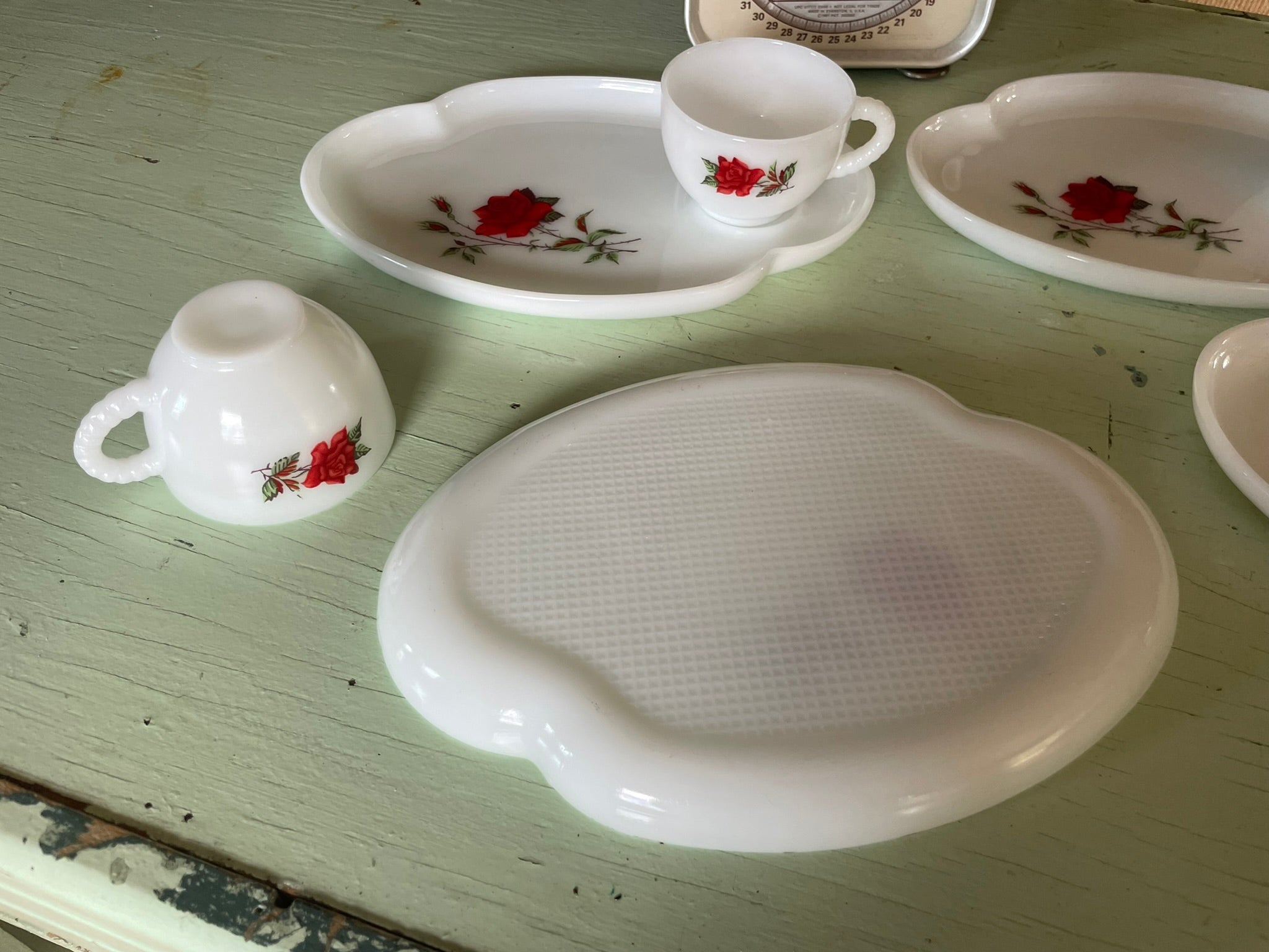 Federal Glass Rosecrest Snack Set – Set of 4