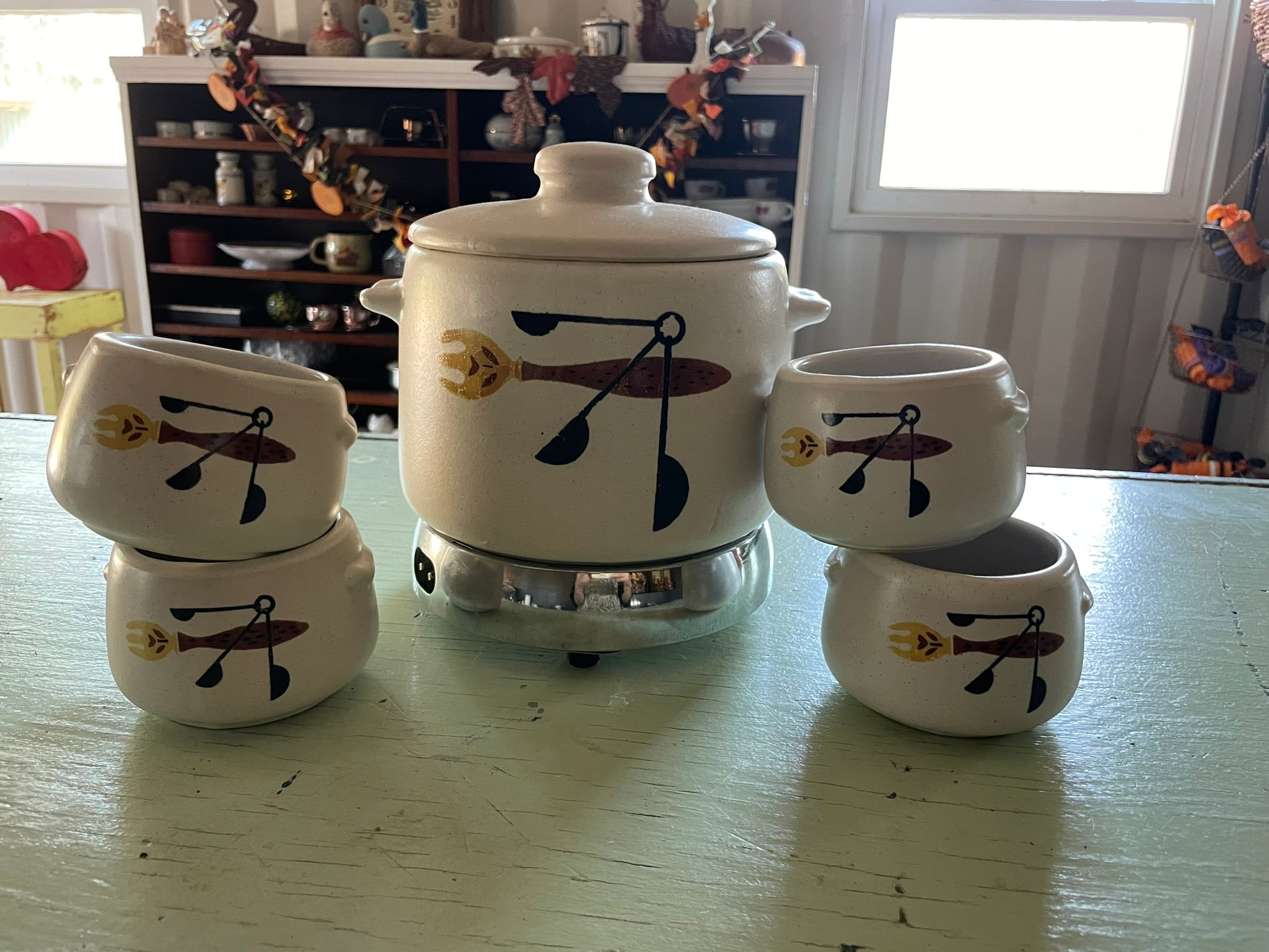 West Bend Bean/Soup Crock Server and Warmer, with bowls