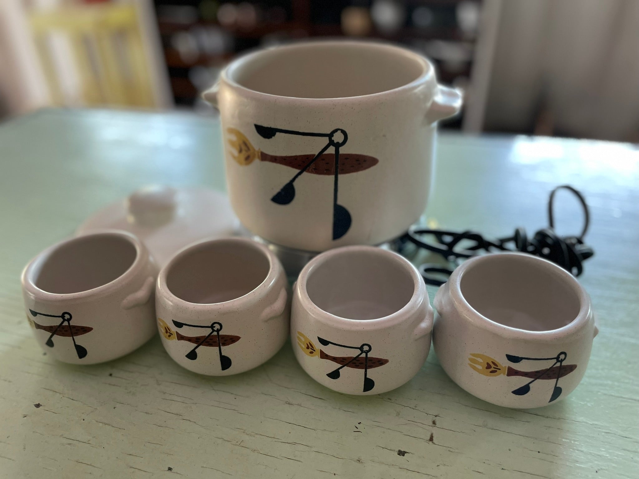 West Bend Bean/Soup Crock Server and Warmer, with bowls