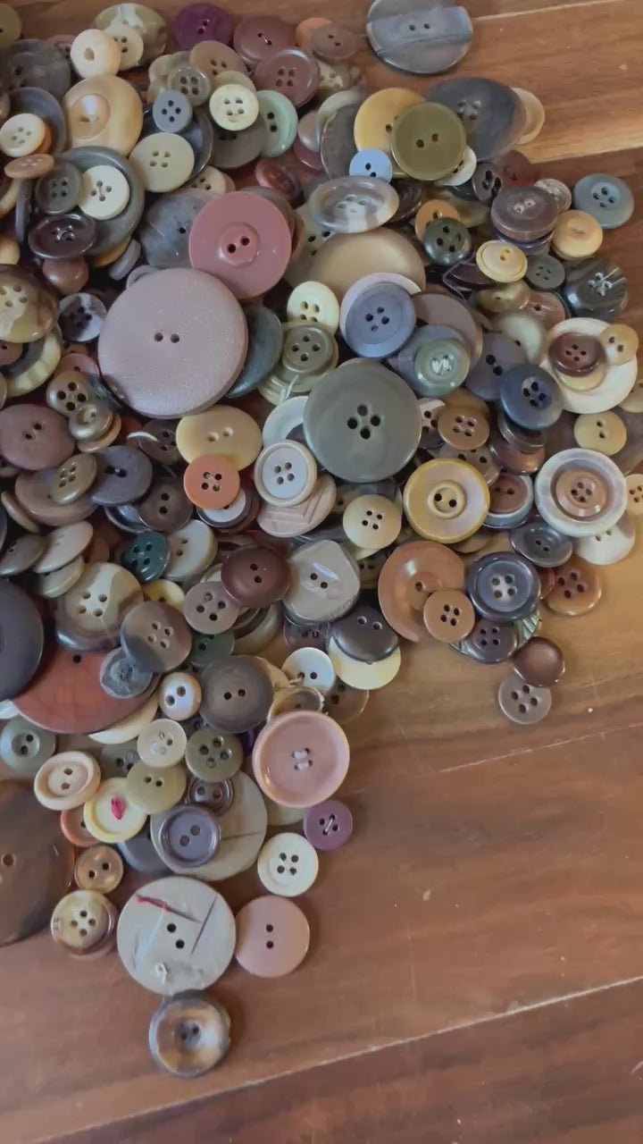 Bulk Buttons: Brown/Medium Tones